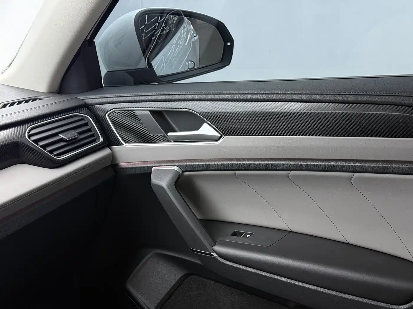 Volkswagen Tayron 2023 280TSI 2WD Luxury Plus Advanced Edition фото 11