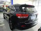 Photo 5 - Kia Sorento