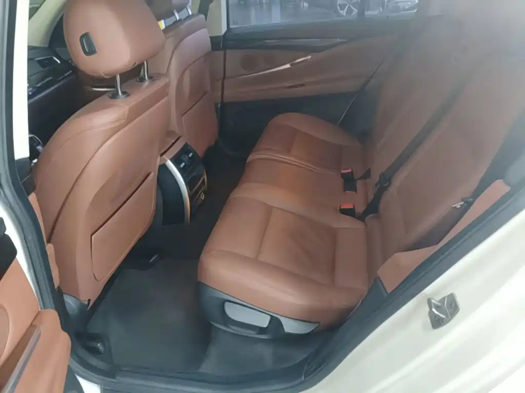Photo 17 - BMW 5 Series GT