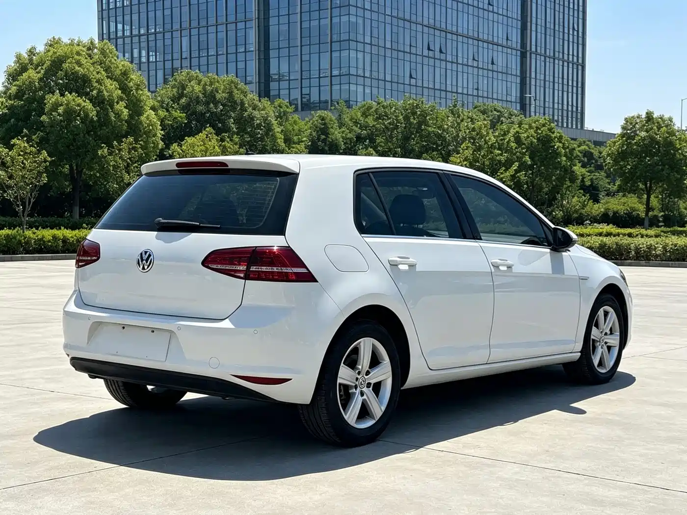 Фото 5 - Volkswagen Golf