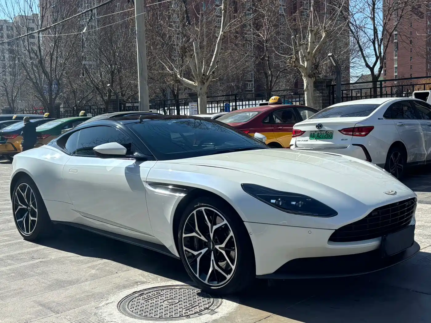 Aston Martin DB11 2019 Model 4.0T V8 Coupe фото 3