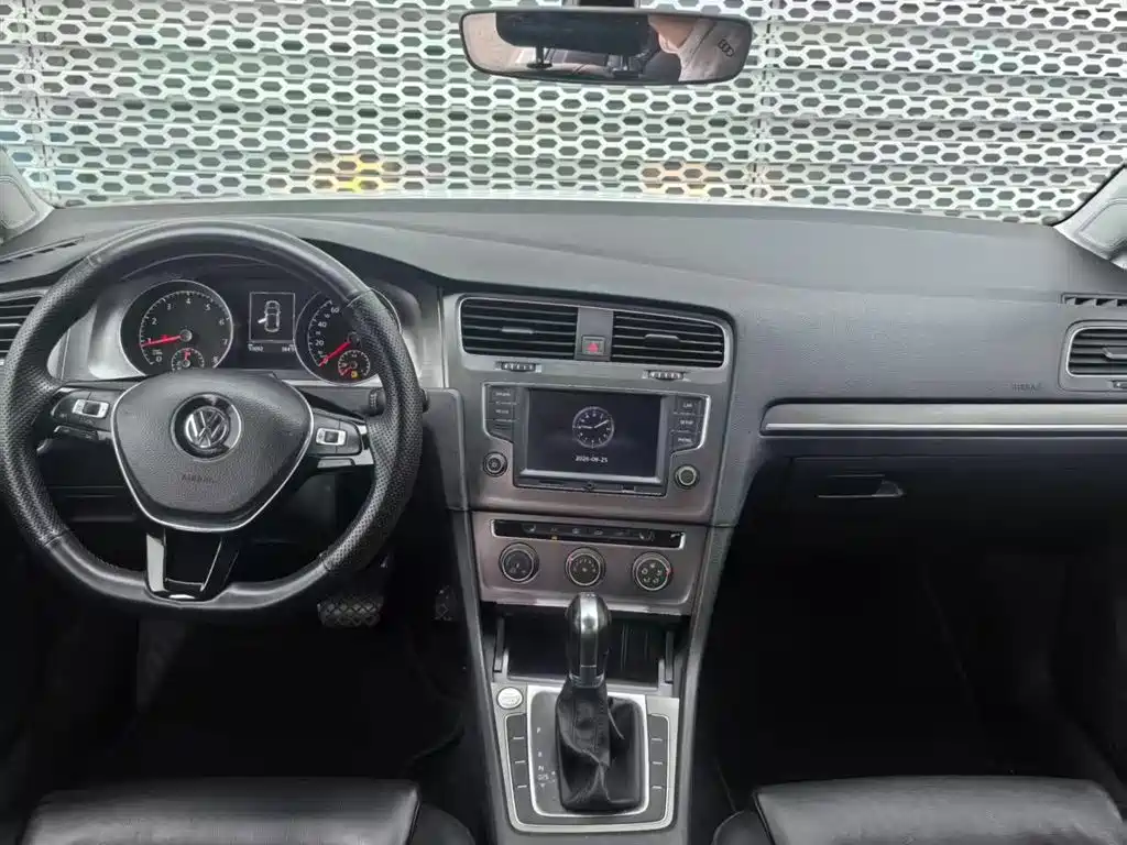 Фото 2 - Volkswagen Golf
