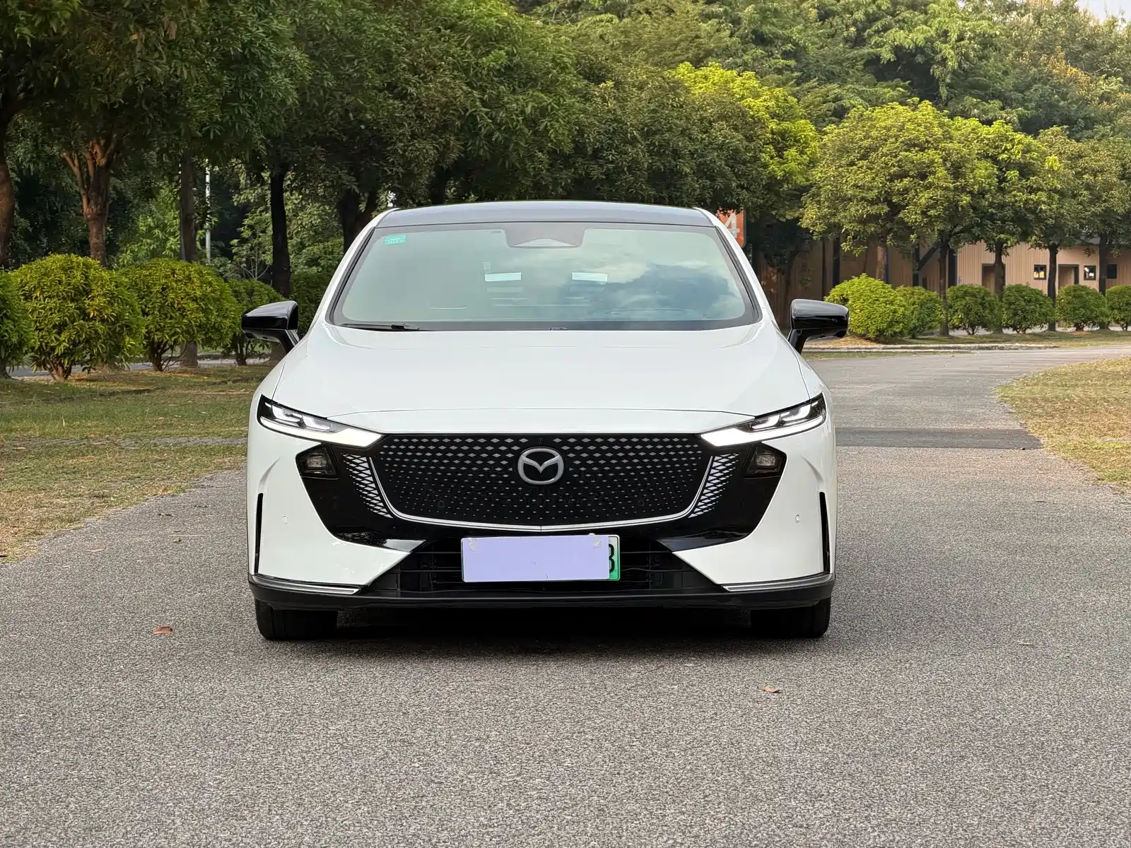 Photo 2 - Mazda EZ-6
