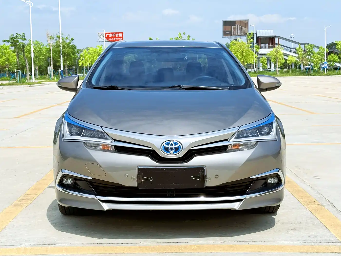Toyota Corolla 2017 Facelift Hybrid 1.8L E-CVT Leading Edition фото 2