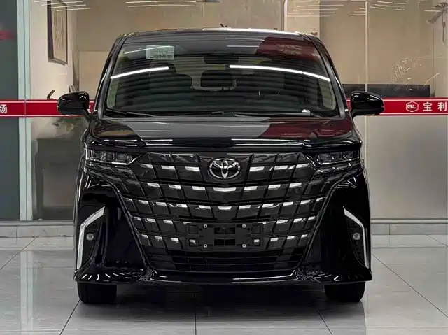 Toyota Alphard, фото 1