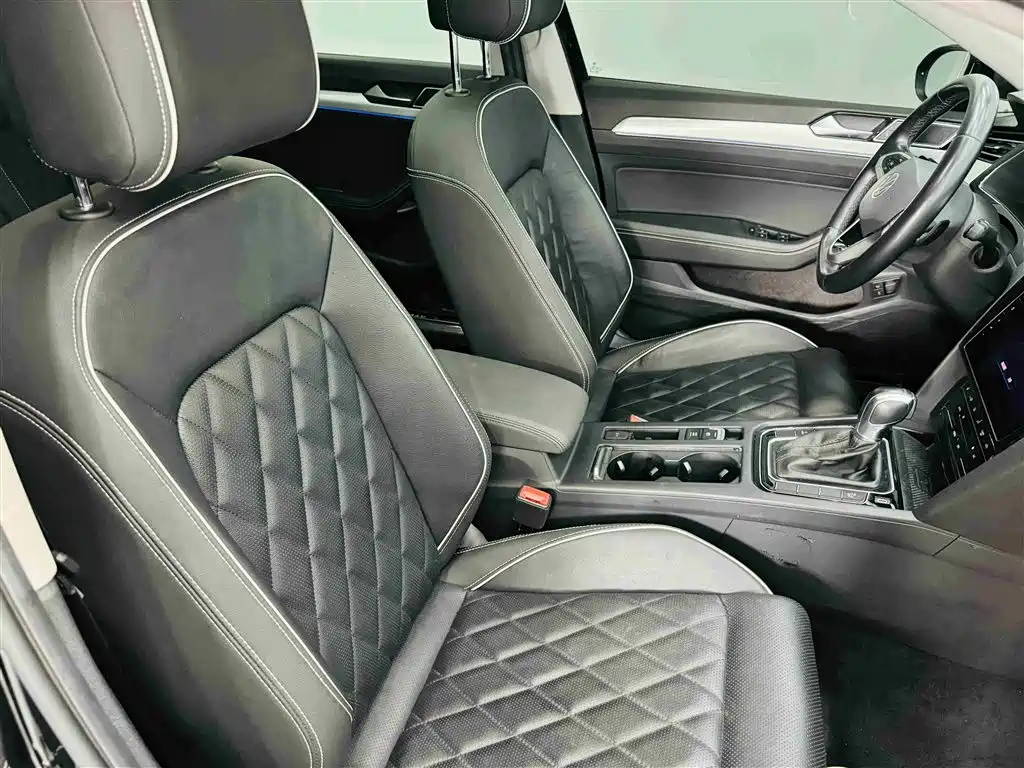 Volkswagen Magotan GTE Plug-in Hybrid 2022 GTE Luxury фото 25