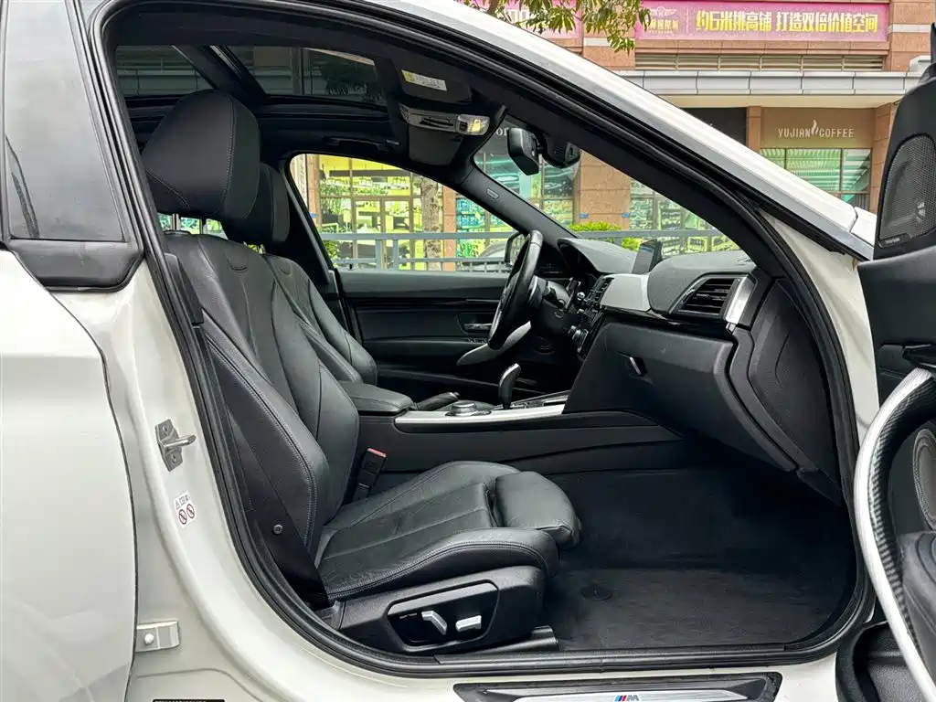 BMW 3 Series GT 2018 320i M Sport фото 23