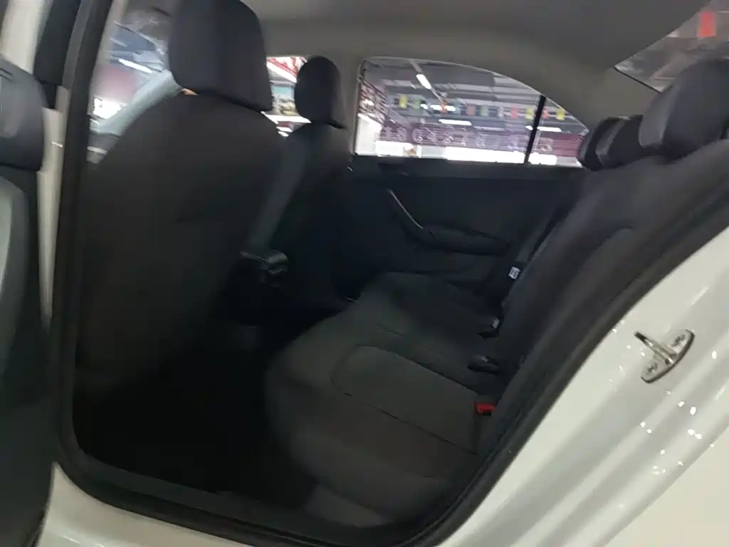 VOLKSWAGEN SANTANA
