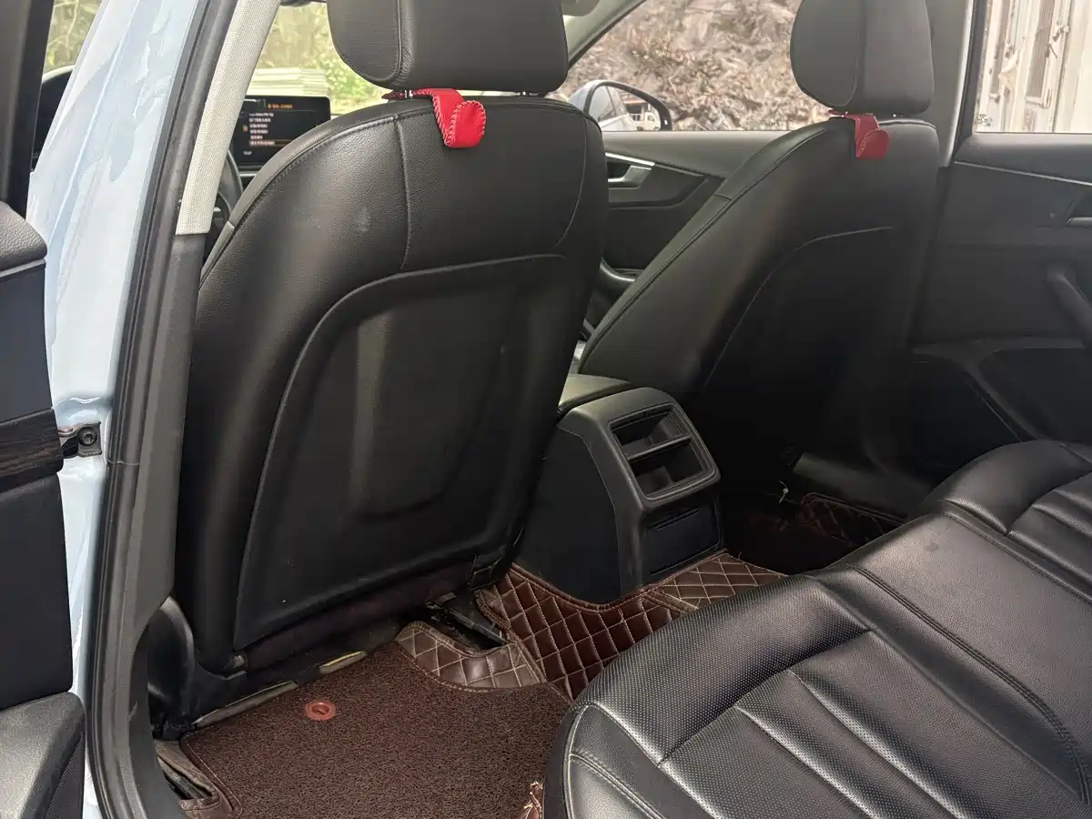 Photo 4 - Audi A4L