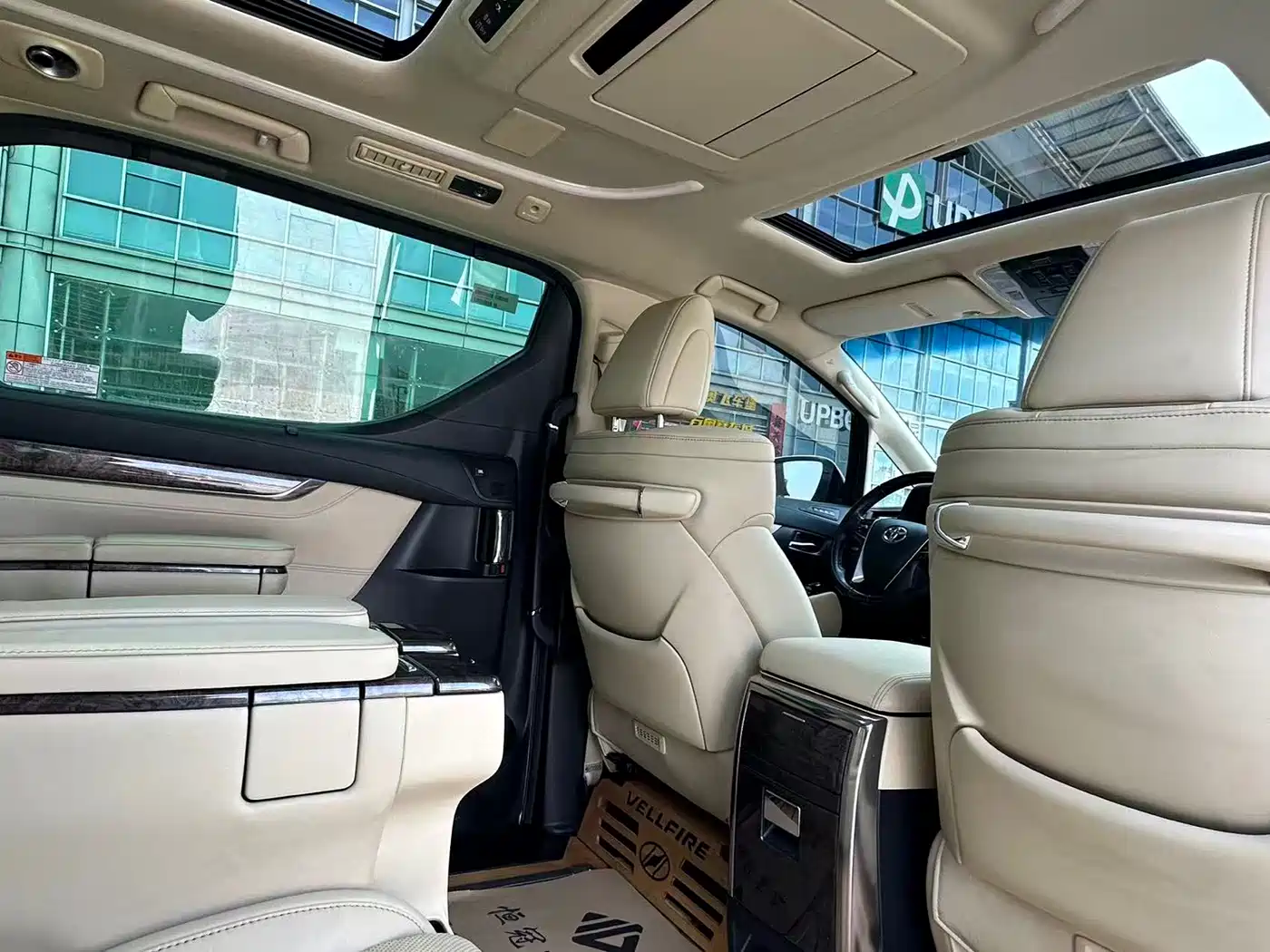 Toyota Vellfire 2021 Crown Hybrid 2.5L HV Premium Edition фото 9