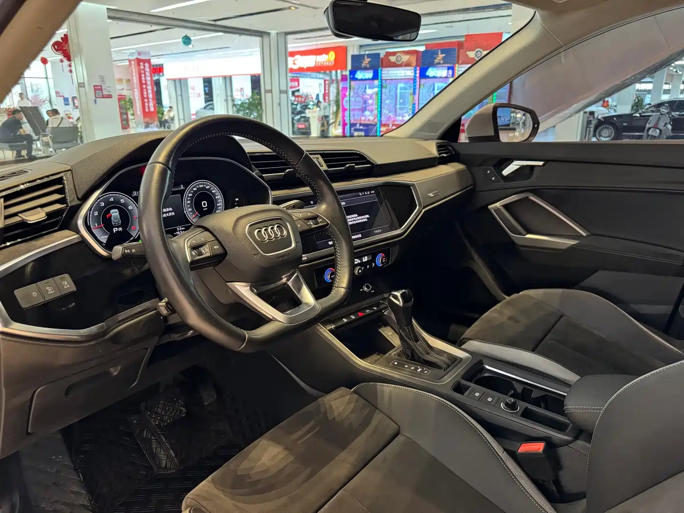 AUDI Q3