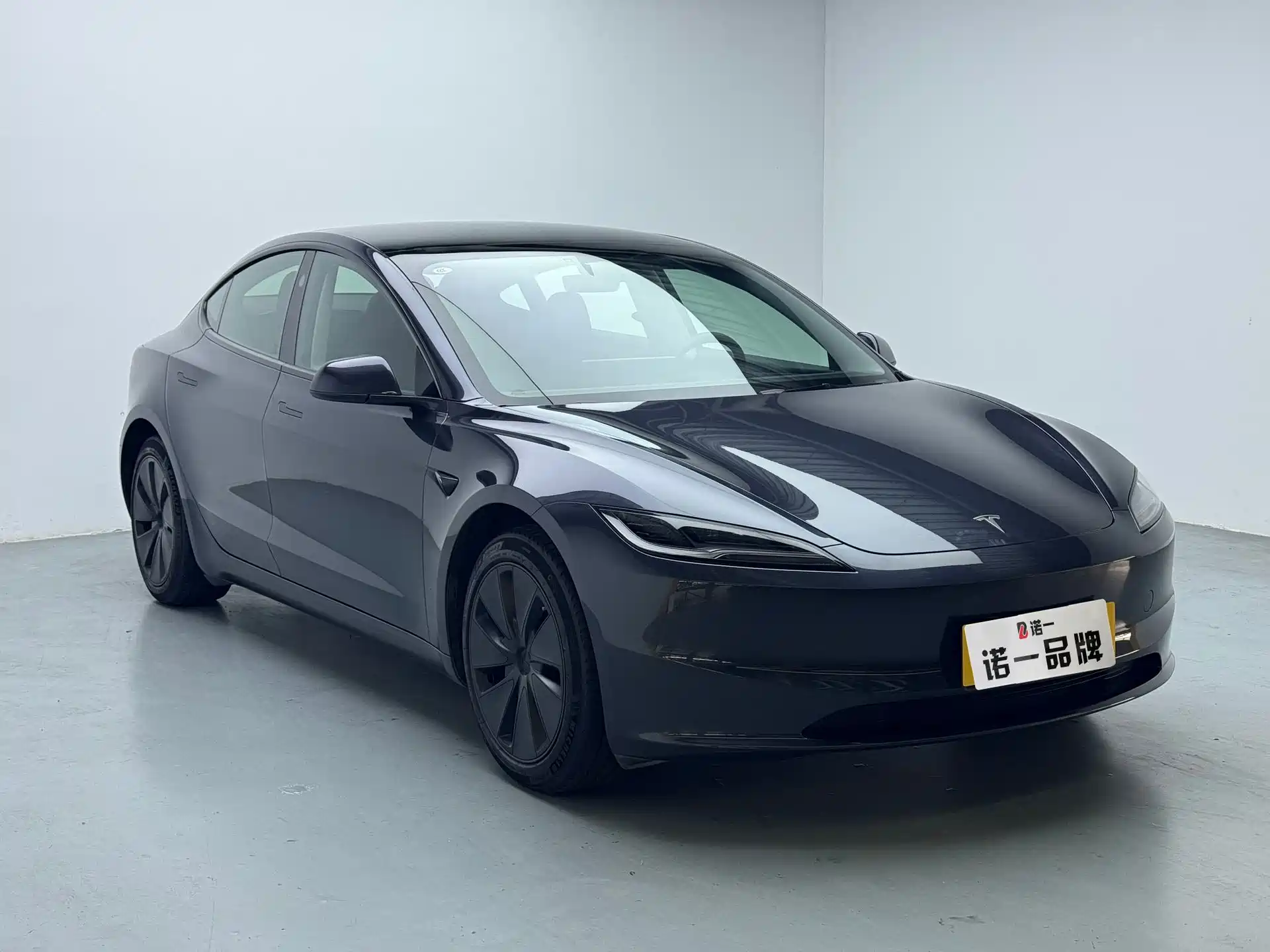 Фото 3 - Tesla Model 3