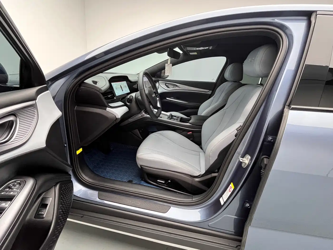 BYD Seal 2024 Glory Edition DM-i 1.5L 121km Luxury фото 15