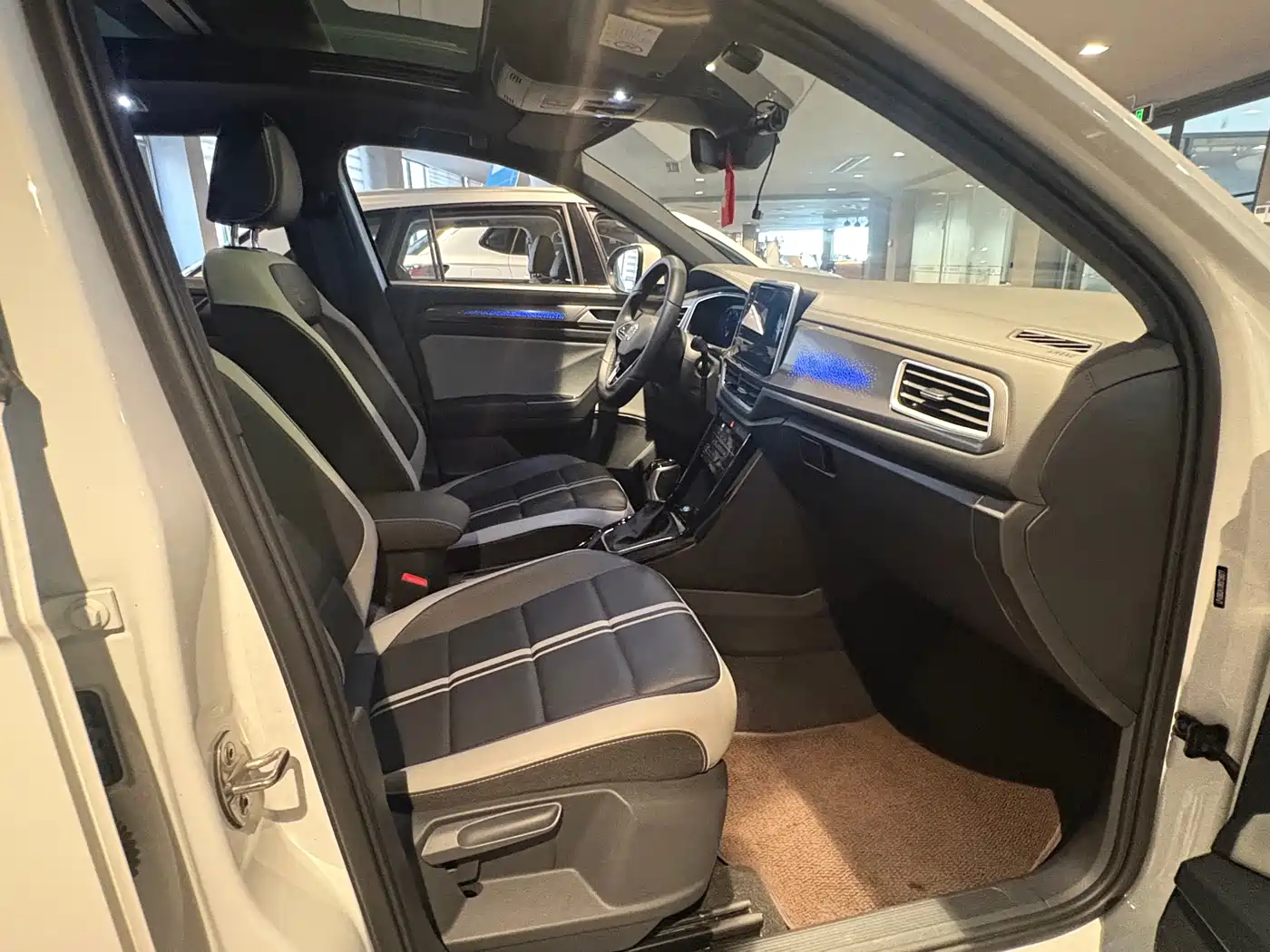 Фото 7 - Volkswagen T-ROC
