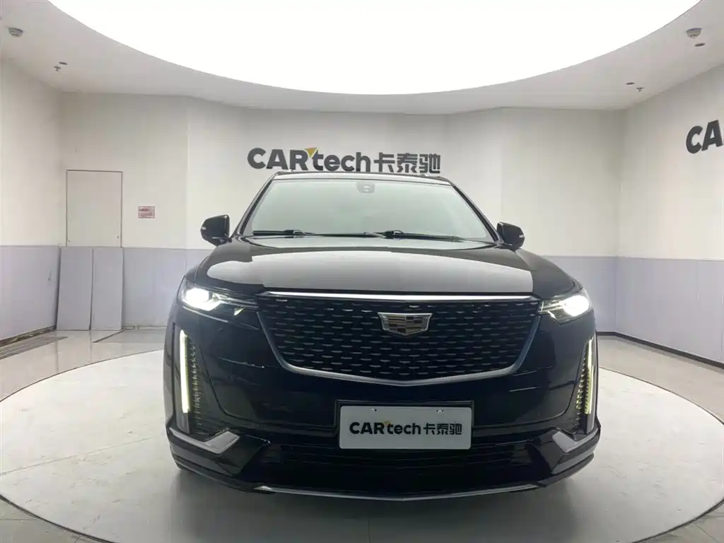 CADILLAC XT6