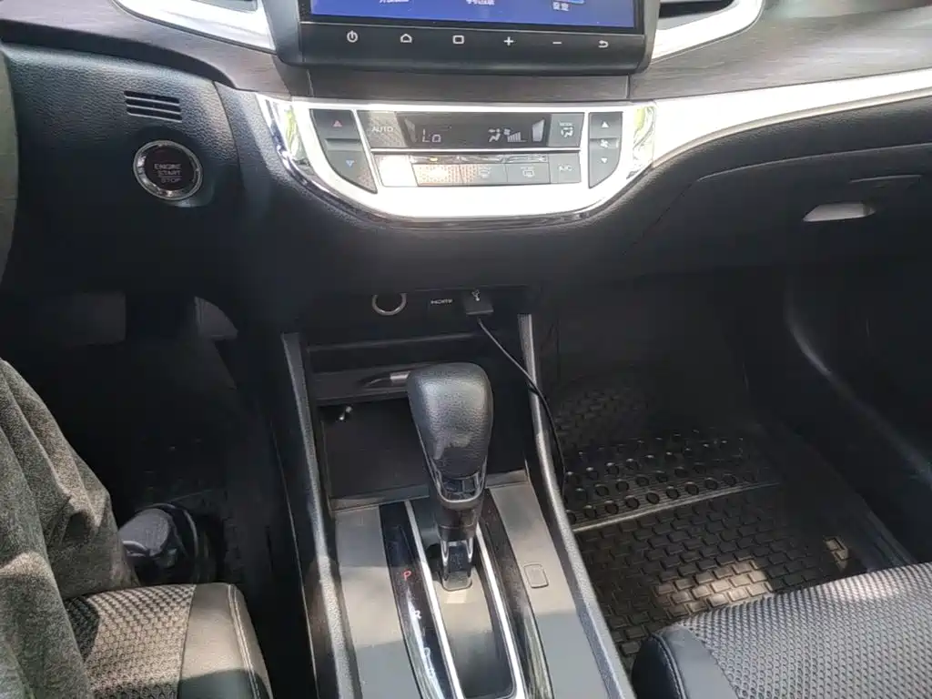 Honda Jade 2016 2016 1.8L Automatic Comfort Elite Version 5-seater