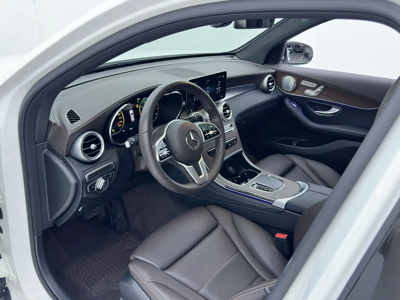 Mercedes-Benz GLC 2021 GLC 300 L 4MATIC Sporty фото 4
