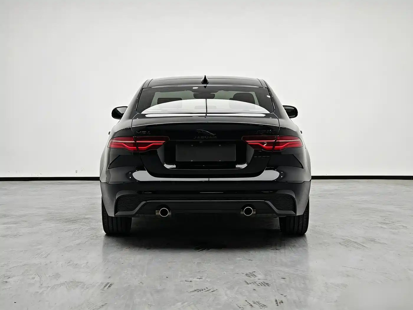 Jaguar XEL 2021 2.0T 250PS Gloss Black Sport Edition фото 5