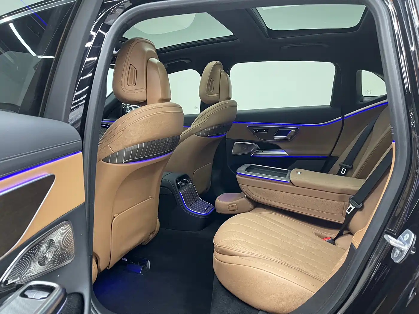 Mercedes-Benz E-Class 2024 E 300 L Fashion фото 15