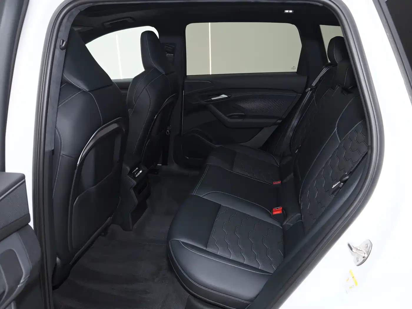 Audi Q6L e-tron 2025 Model Pioneer Edition фото 26