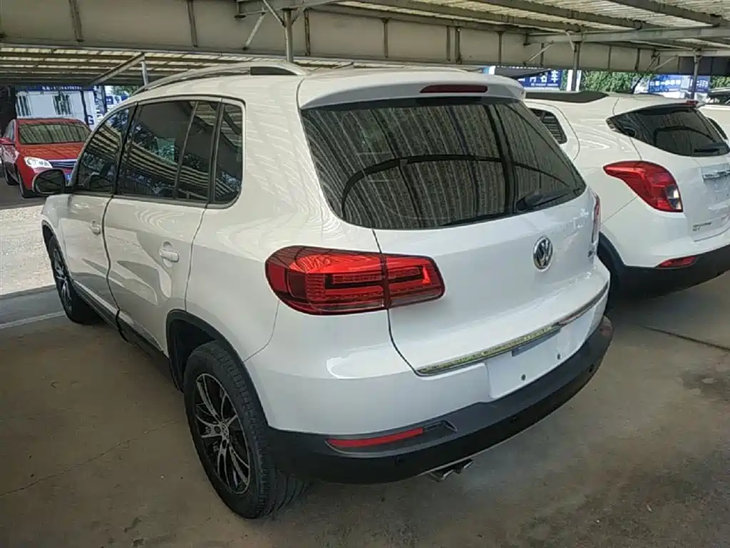 Volkswagen Tiguan 2015 1.8TSI Automatic 2WD Highline фото 5