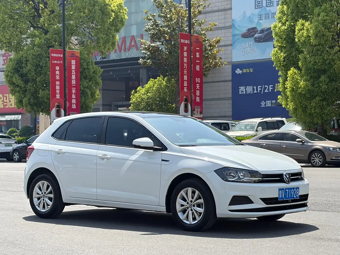 VOLKSWAGEN POLO