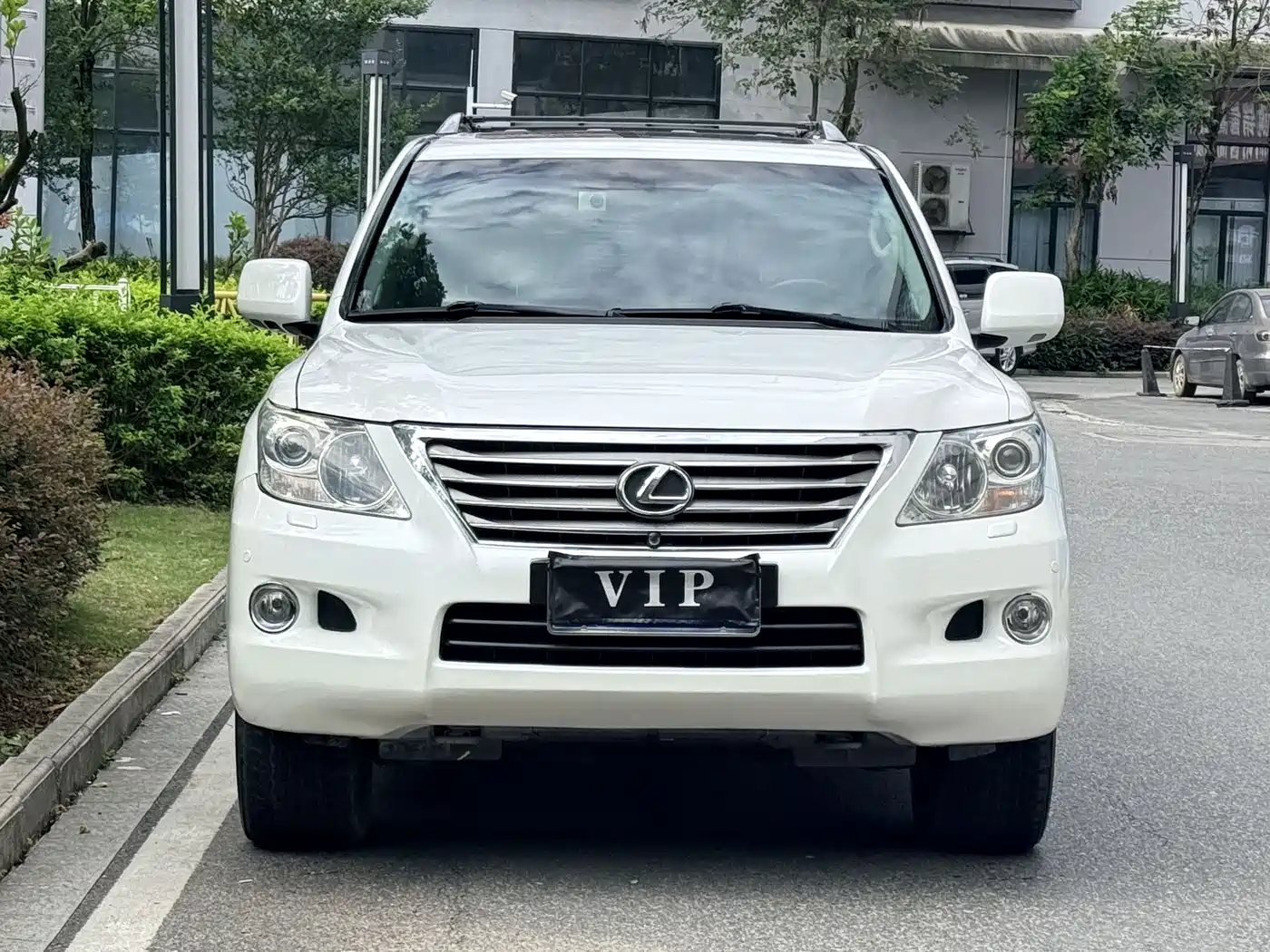 Фото 2 - Lexus LX