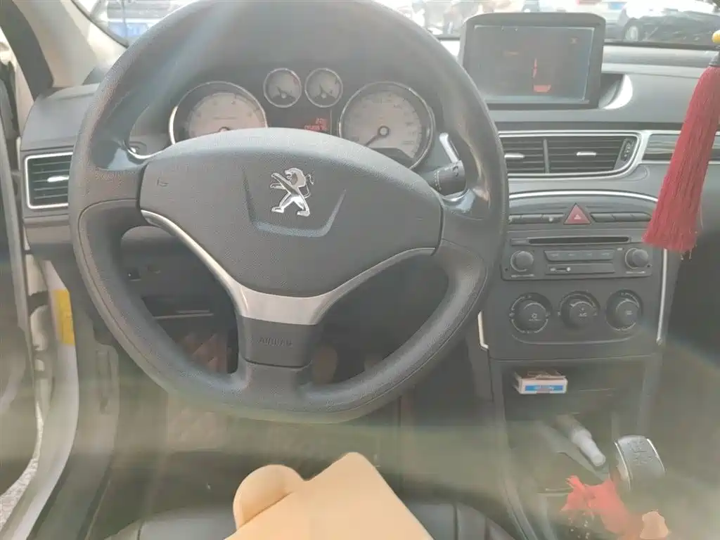 Peugeot 308 2014 Model Joy Edition Classic 1.6L Manual Trend Style фото 3