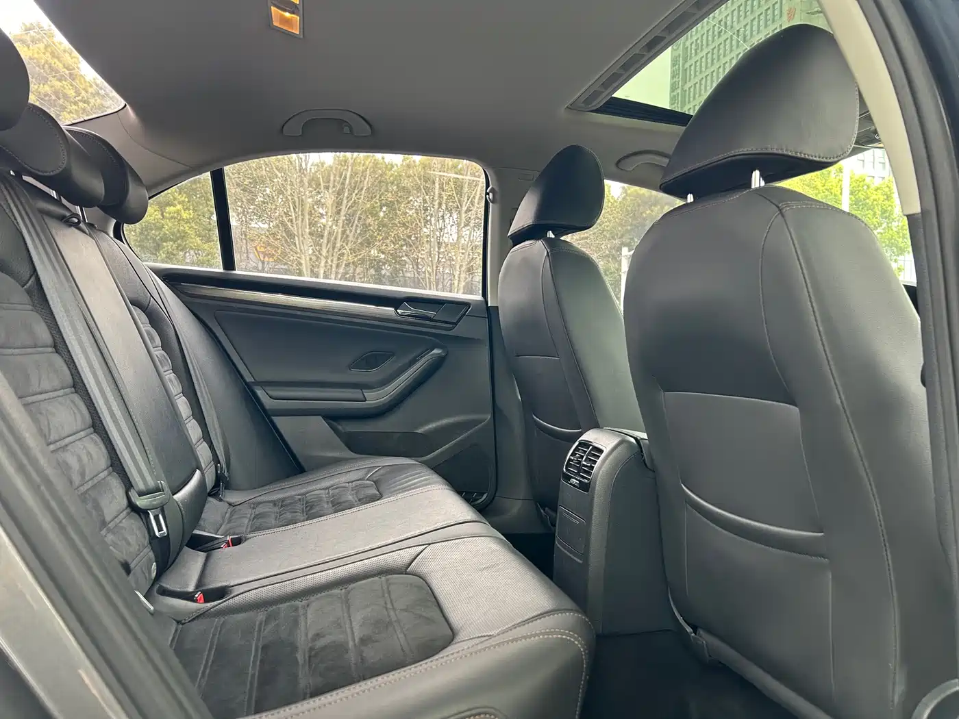 Volkswagen Sagitar 2015 230TSI Automatic Luxury фото 10