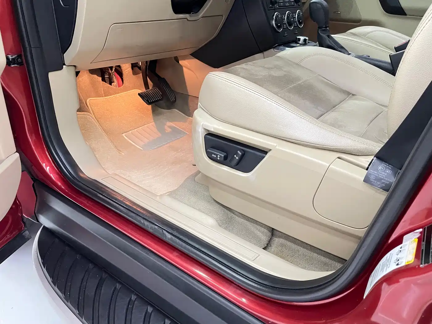Land Rover Freelander 2 2011 3.2L China Red Limited Edition фото 36