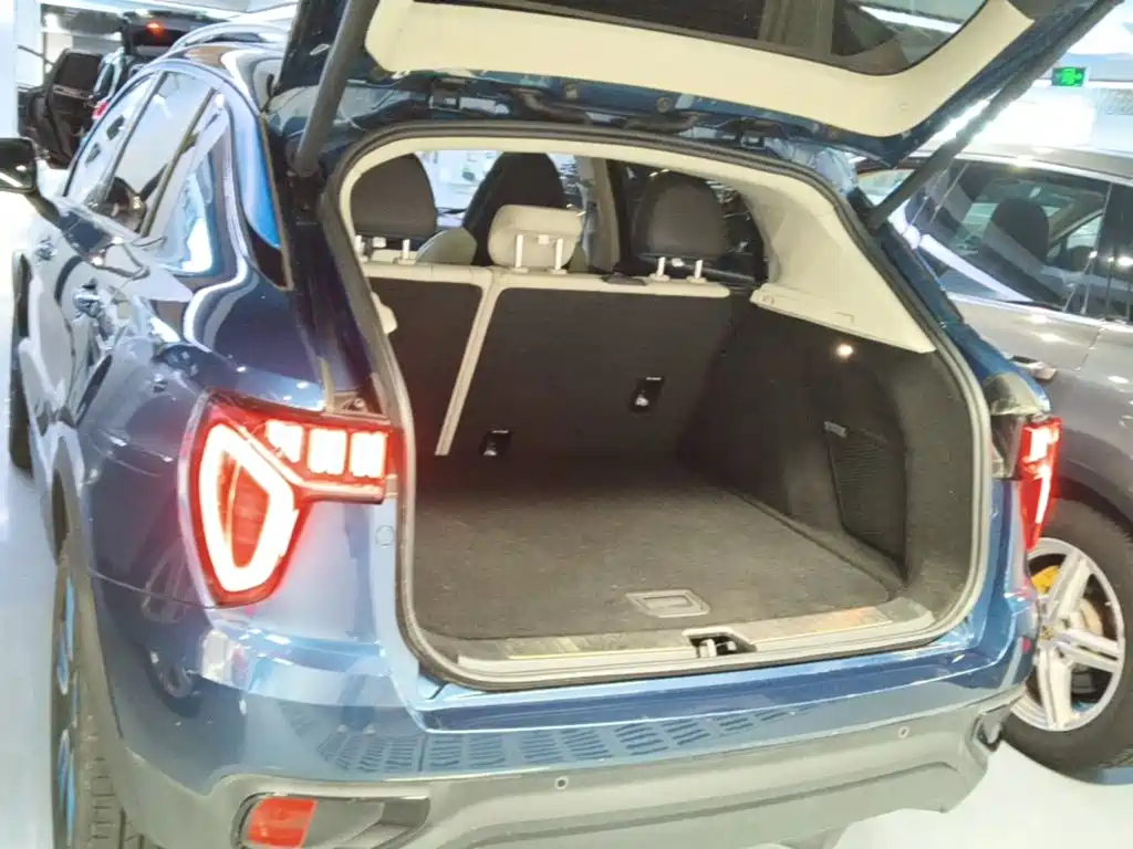 Photo 19 - Lynk & Co 01