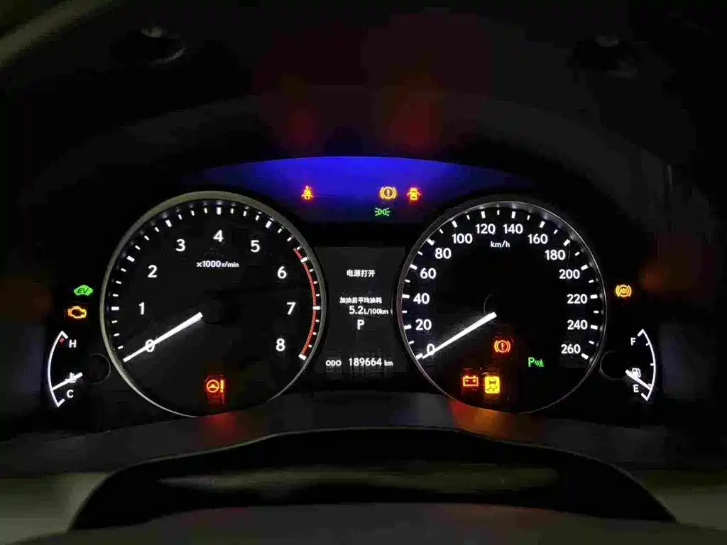 Фото 2 - Lexus ES