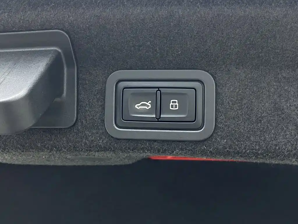 Фото 35 - Audi A6L