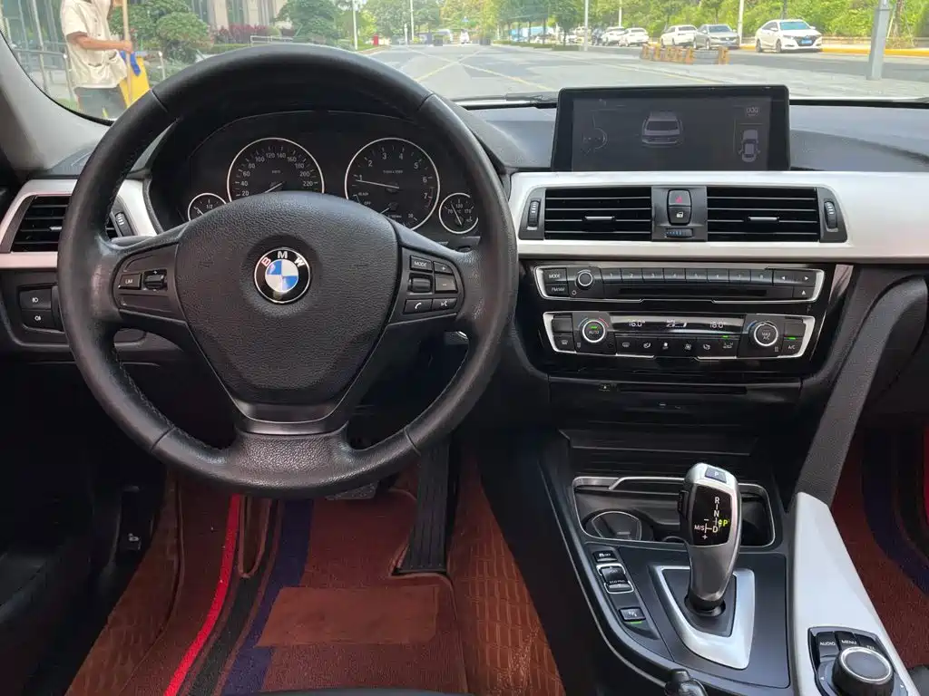 Photo 17 - BMW 3 Series