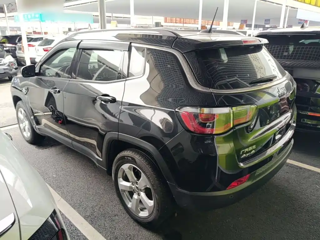 Фото 5 - Jeep Compass