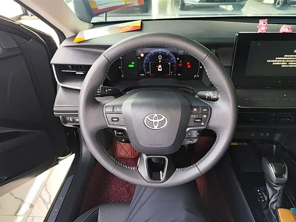 Toyota Camry 2026 Hybrid 2.0HSE Sport Lite Edition фото 11
