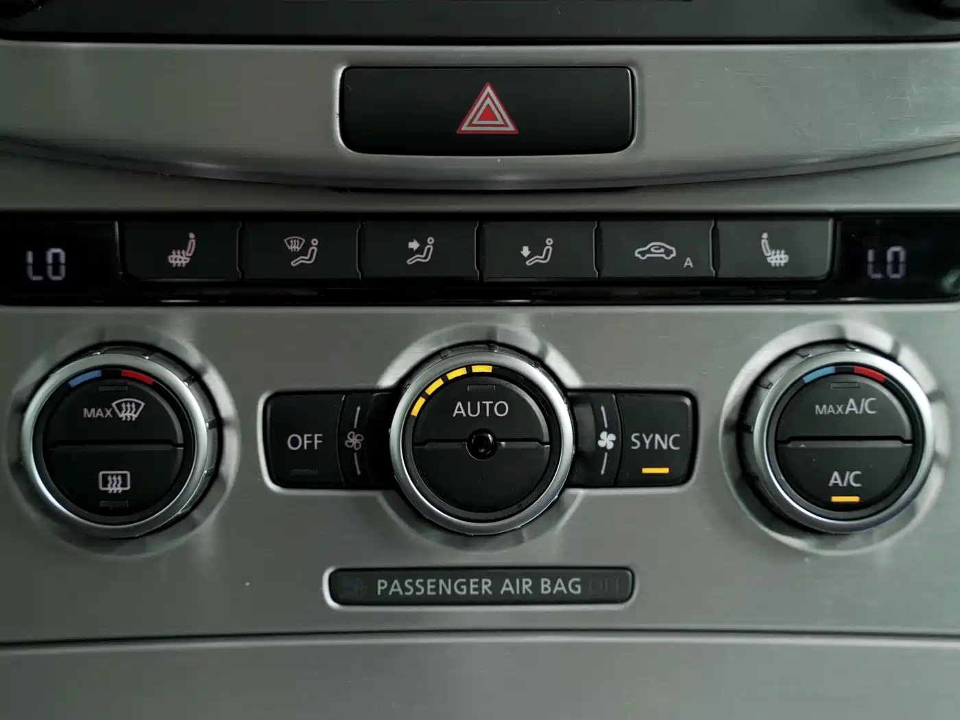 Volkswagen Magotan (Import) 2012 Wagon 2.0TSI Luxury фото 9