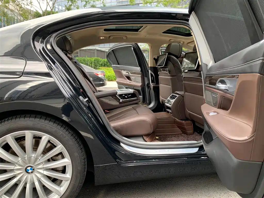 BMW 7 Series 2021 Model 730Li Luxury Package фото 14