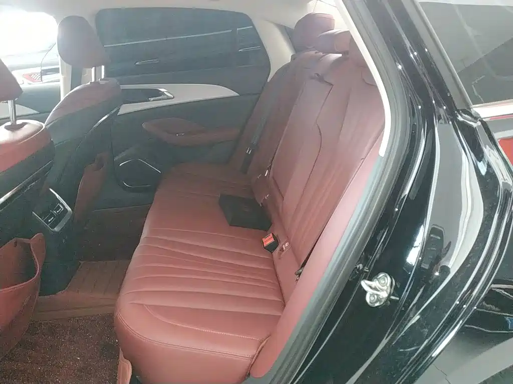 Hongqi H5 2026 2025 1.5T DCT Flag Rhythm 500,000 Units Memorial Edition