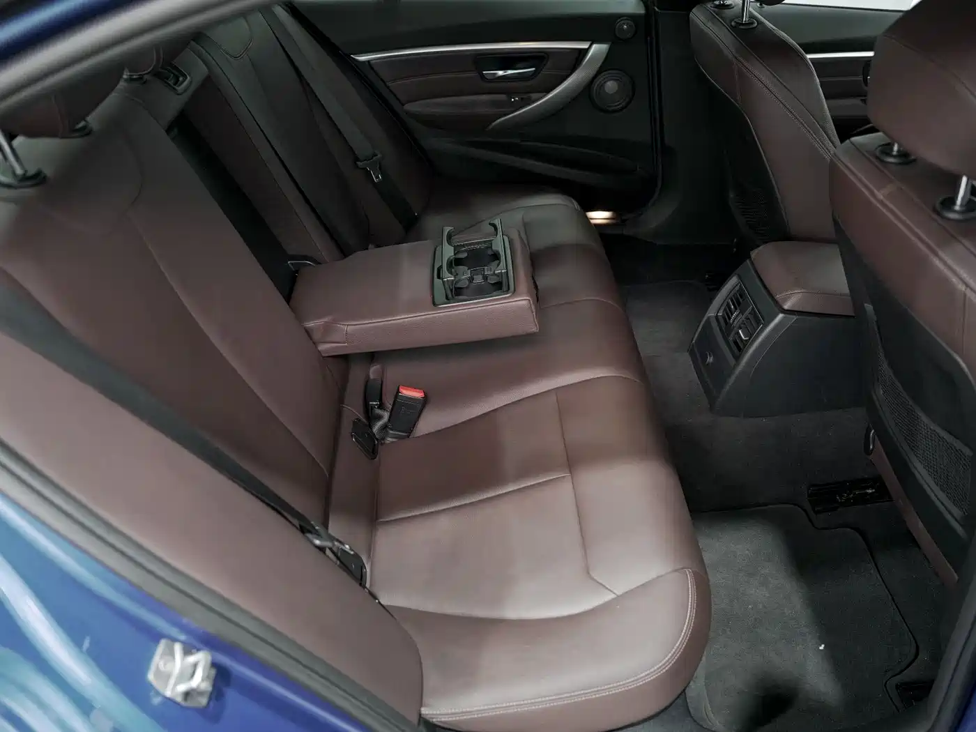 BMW 3 Series 2019 320i M Sport Black Night Edition фото 17