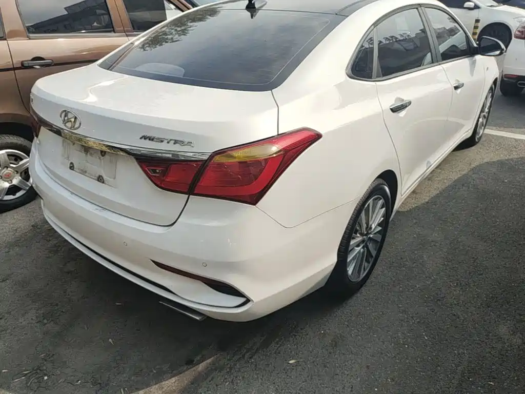 Photo 7 - Hyundai Mistra