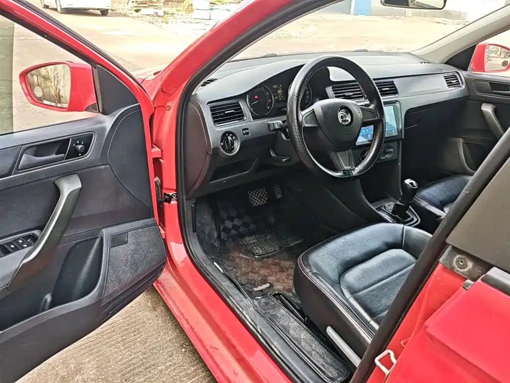 Škoda Skoda Rapid Spaceback 2016 Facelift 1.6L Automatic Forward Edition фото 16