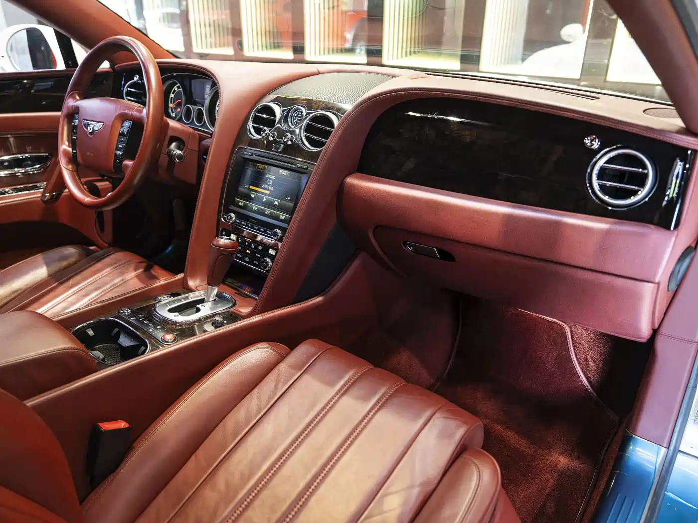 Bentley Flying Spur 2014 4.0T V8 Prestige Edition фото 15