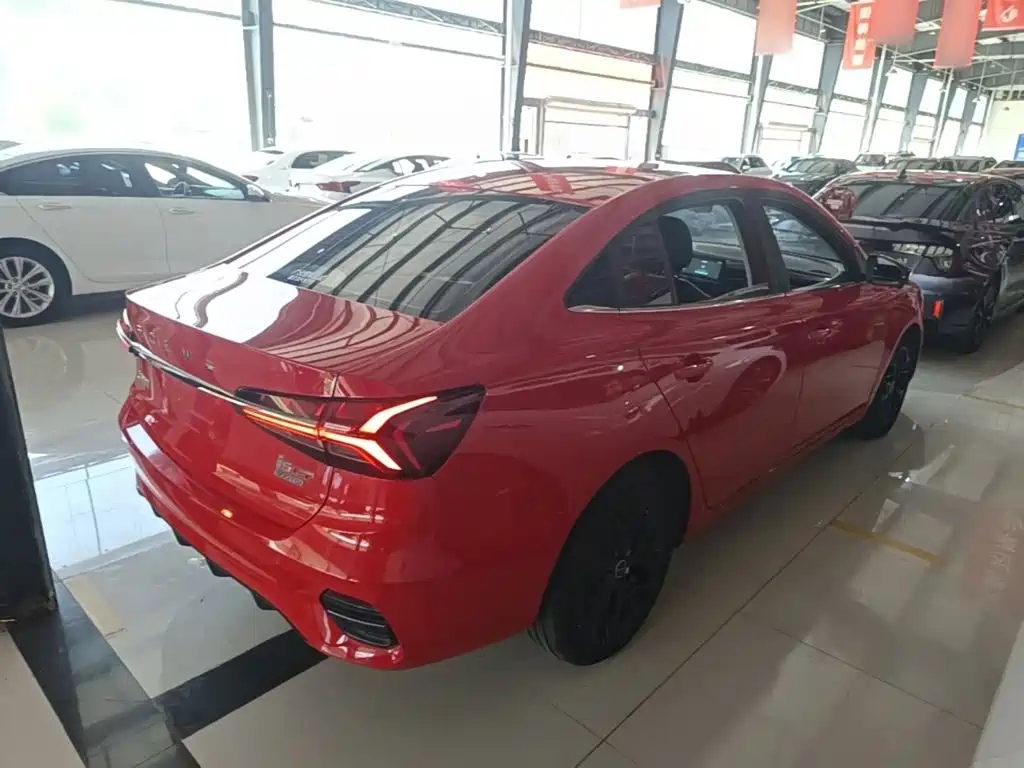 Фото 7 - Roewe i5