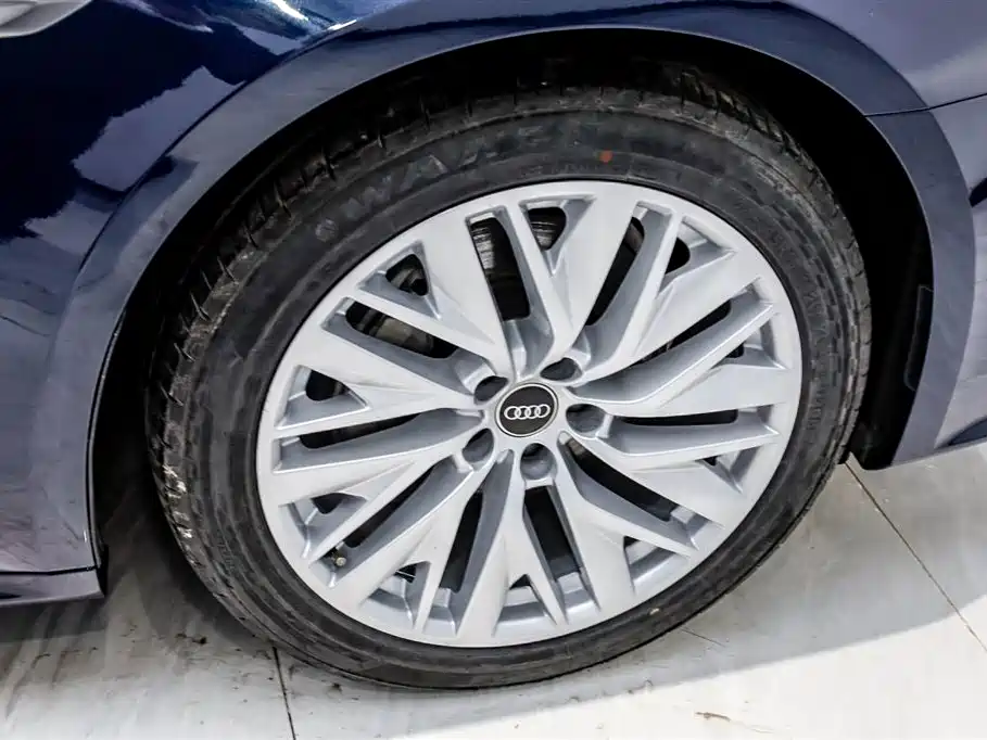 Audi A7L 2024 45TFSI S-line Dream Edition Crystal Package фото 23