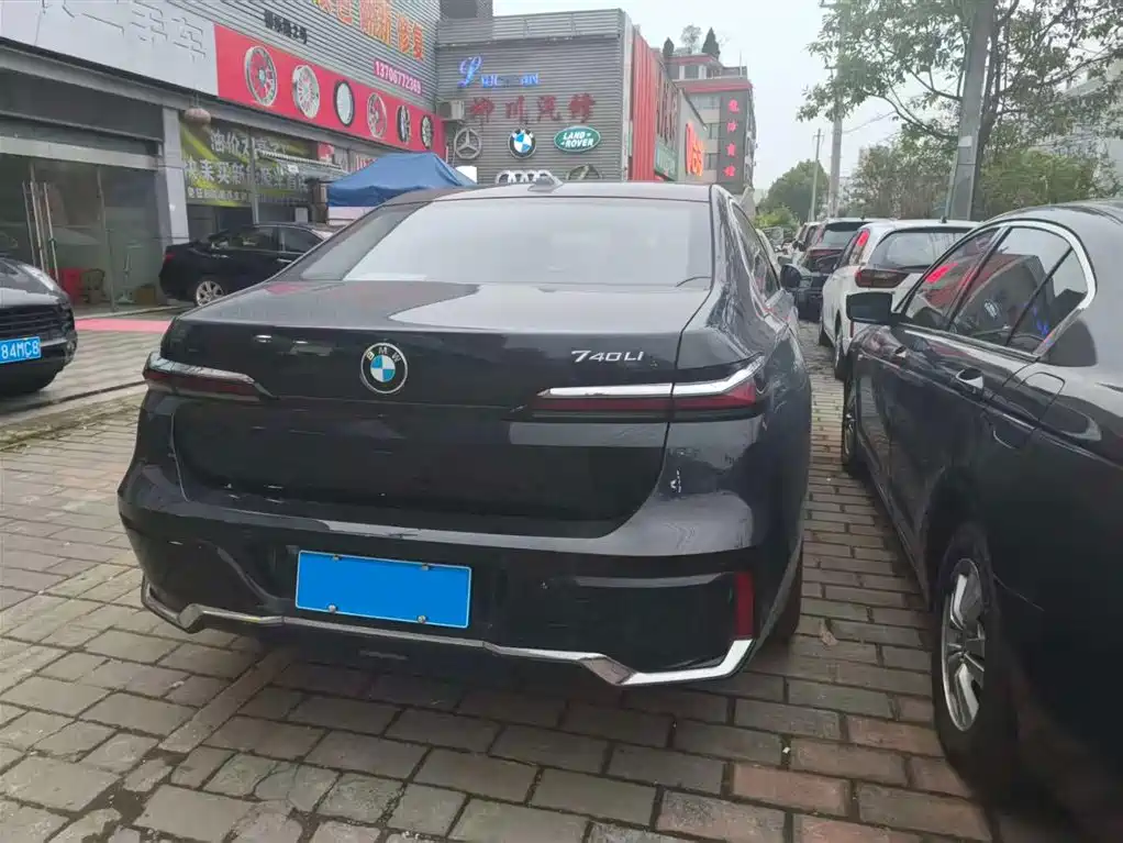 BMW 7-SERIES