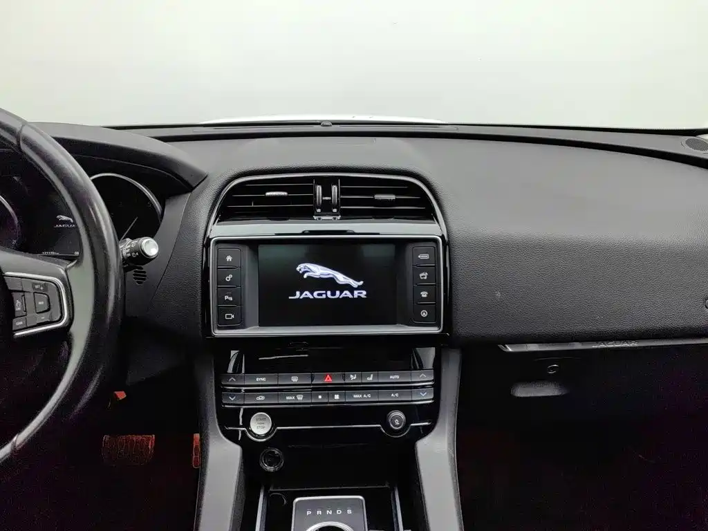 Jaguar F-PACE 2017 2016 2.0T FWD Urban Premium Edition