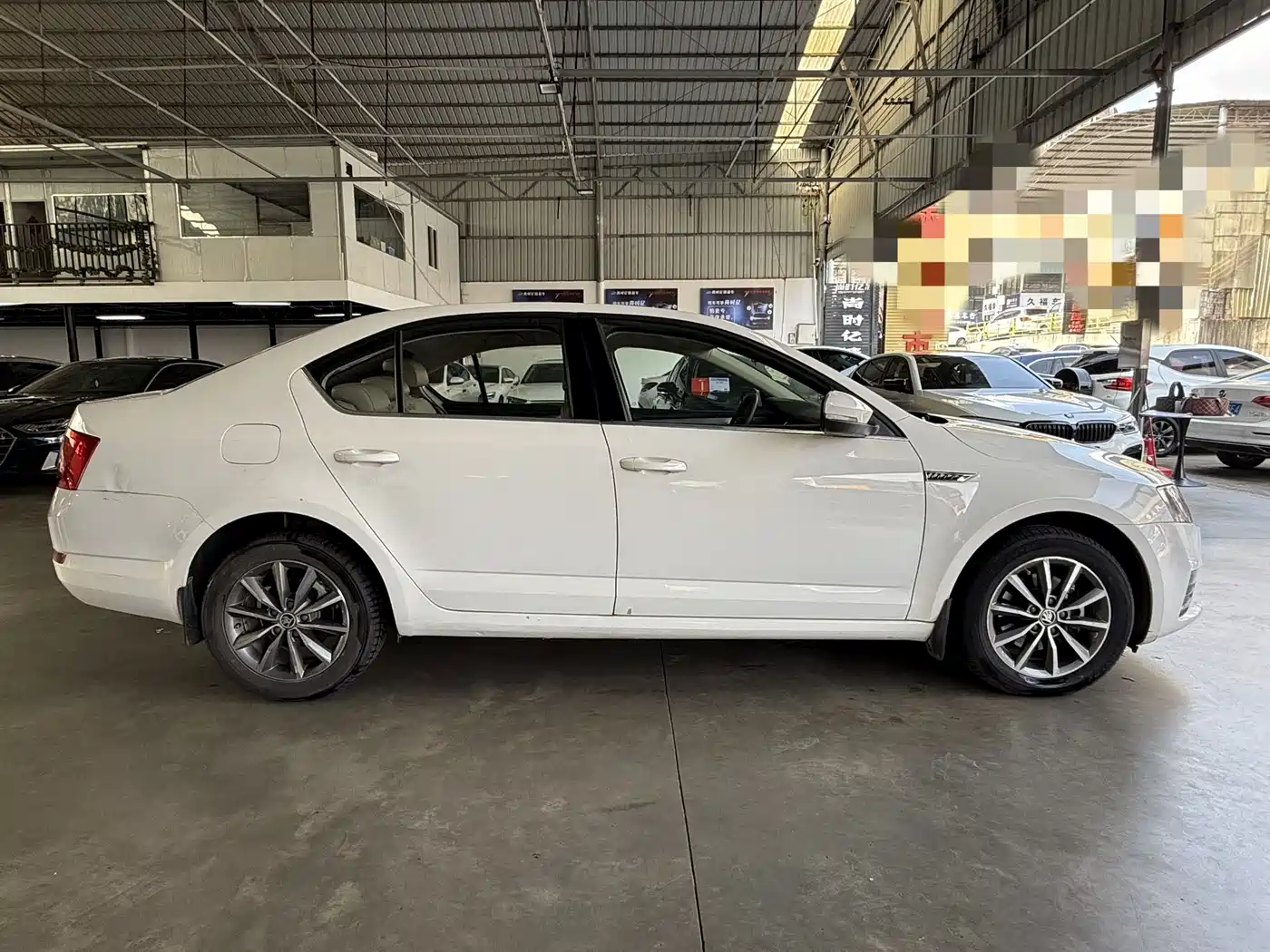 Фото 4 - Škoda Octavia