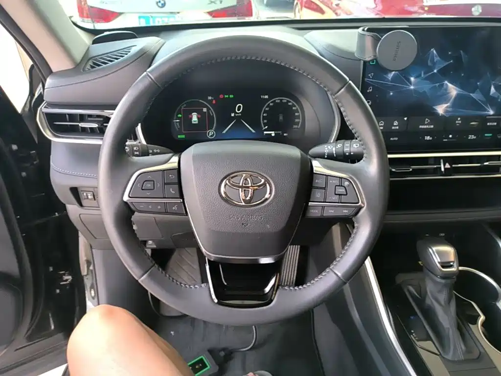 Фото 11 - Toyota Highlander