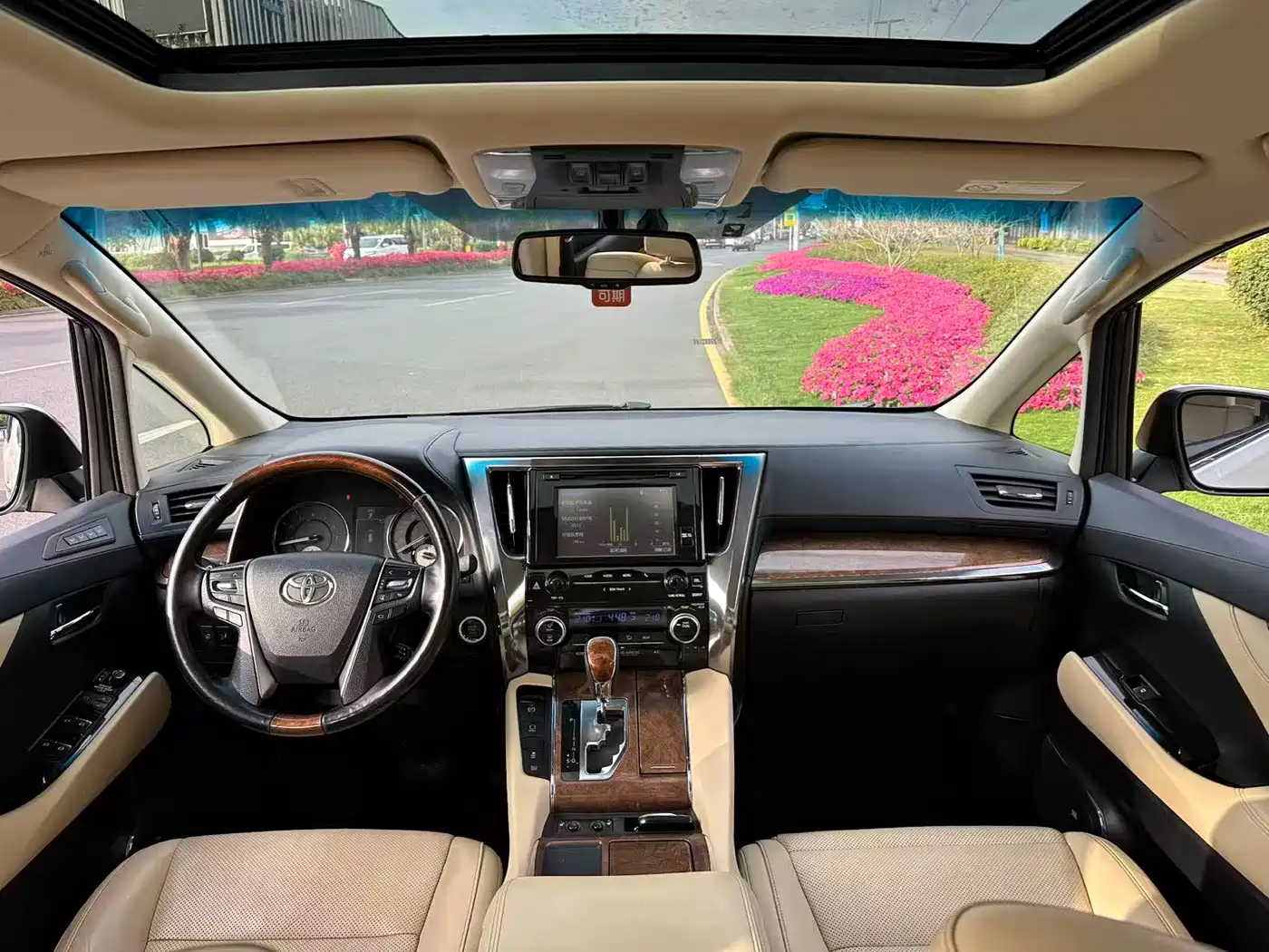 Toyota Alphard 2018 3.5L Premium фото 14